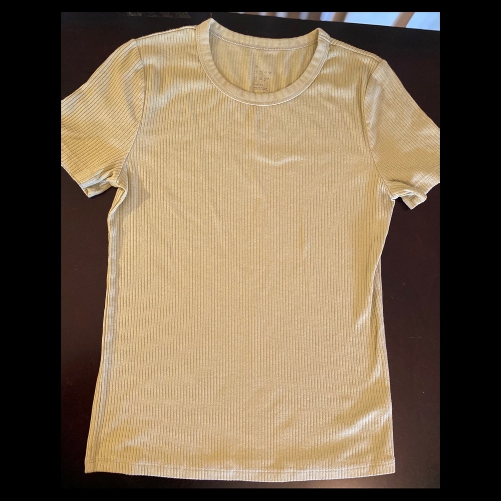 Light Green crew neck t shirt M